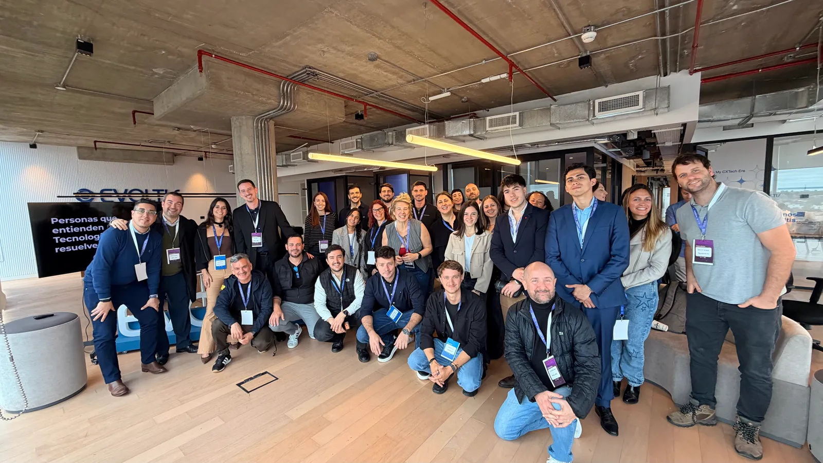 Foto grupal de asistentes y organizadores del encuentro